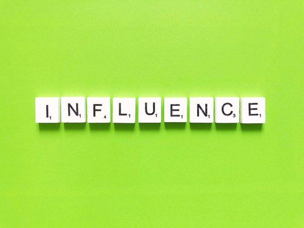 Comment les réseaux sociaux influencent-ils la santé mentale des jeunes ?